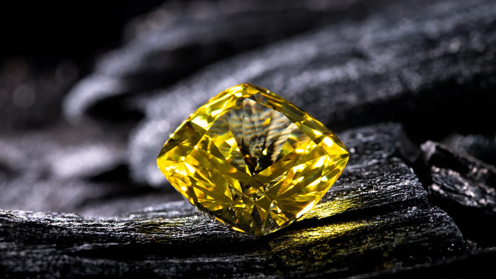 Shades of Brilliance: The Diamond Color Scale